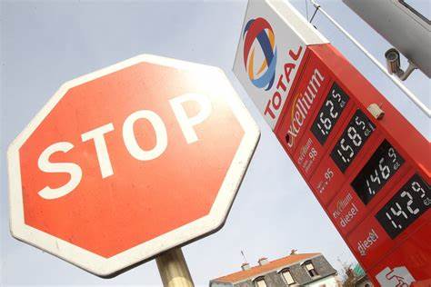 Urgence sociale : La CNL demande la baisse immédiate des prix du carburant et leur blocage.