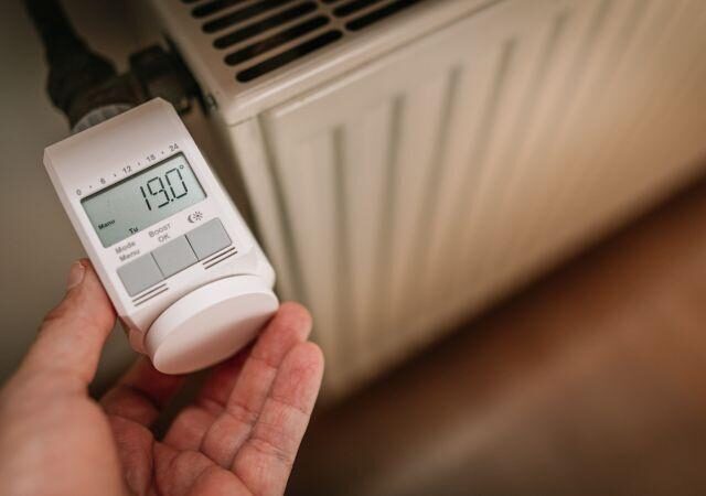 À quelle date l’obligation d’installer un thermostat programmable sera-t-elle effective ?