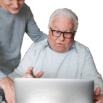grand-parent-apprenant-utiliser-appareil-numerique
